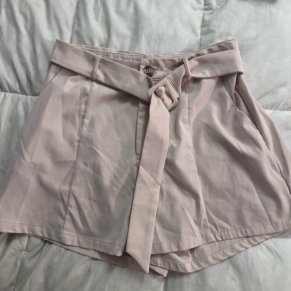 Beige casual buckled shorts
